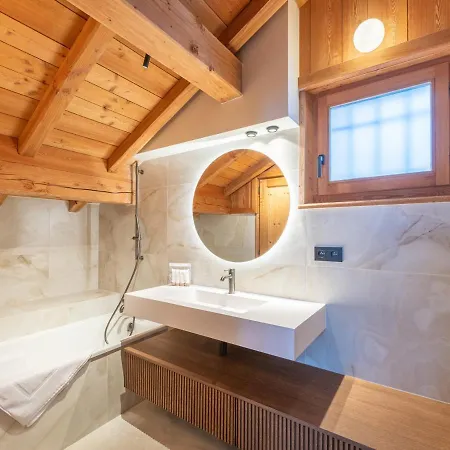Chalet De Luxe Avec Et Aux Pieds - Fr-1-645-48 *
