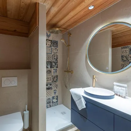 Chalet De Luxe Avec Et Aux Pieds - Fr-1-645-48 *